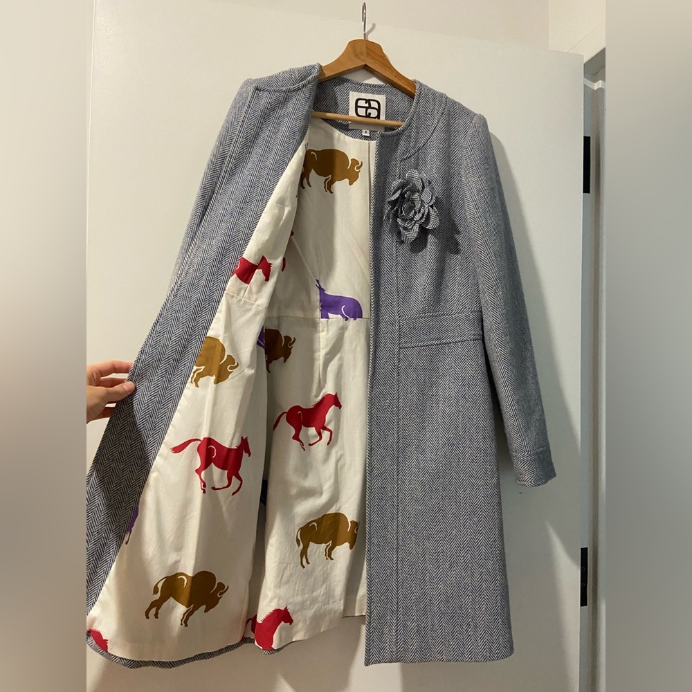 Elegant Gray Women's Coat with Floral Detail